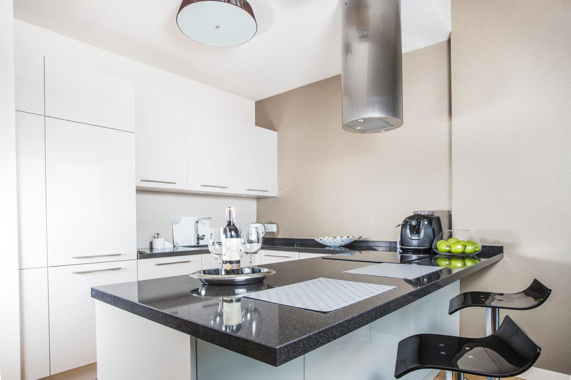 Apartamenty Sky Tower Wrocław Buitenkant foto